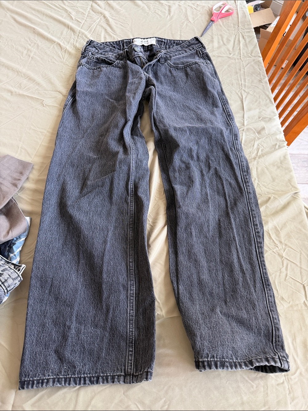 Hollister women’s ultra low rise baggy Jeans in Washed Black Sz 26regular